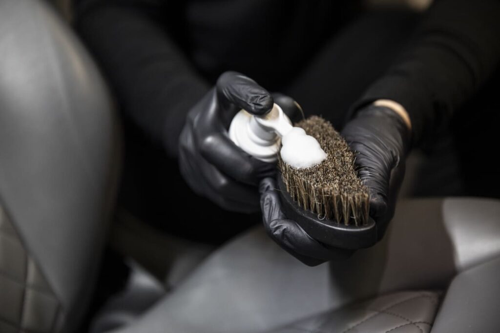 lederreinigung bei the detailer